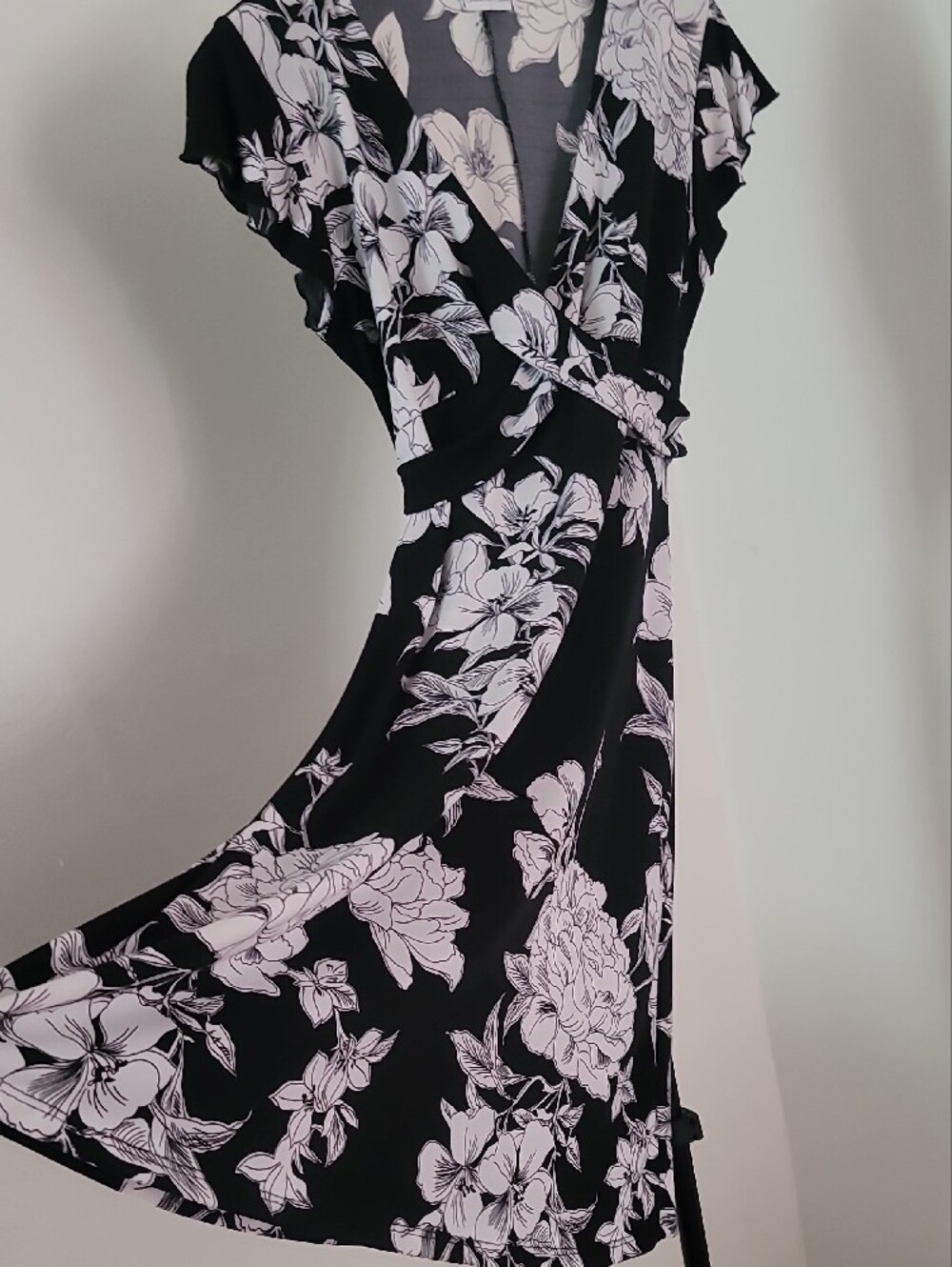 Charlotte Russe Flowy Y2K Black Floral Midi Dress with White Floral Print